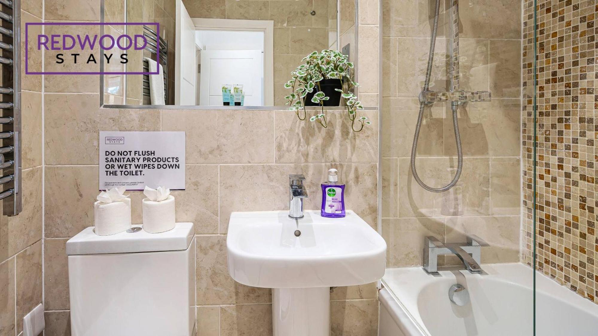 1 Bed 1 Bath Town Center Apartments For Corporates & Contractors, Wifi, Netflix And Parking On Selected Units By Redwood Stays Aldershot Exteriér fotografie