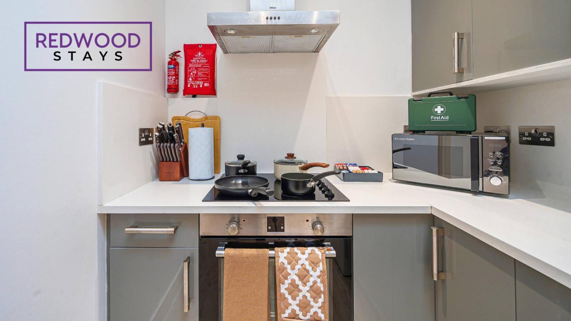 1 Bed 1 Bath Town Center Apartments For Corporates & Contractors, Wifi, Netflix And Parking On Selected Units By Redwood Stays Aldershot Exteriér fotografie